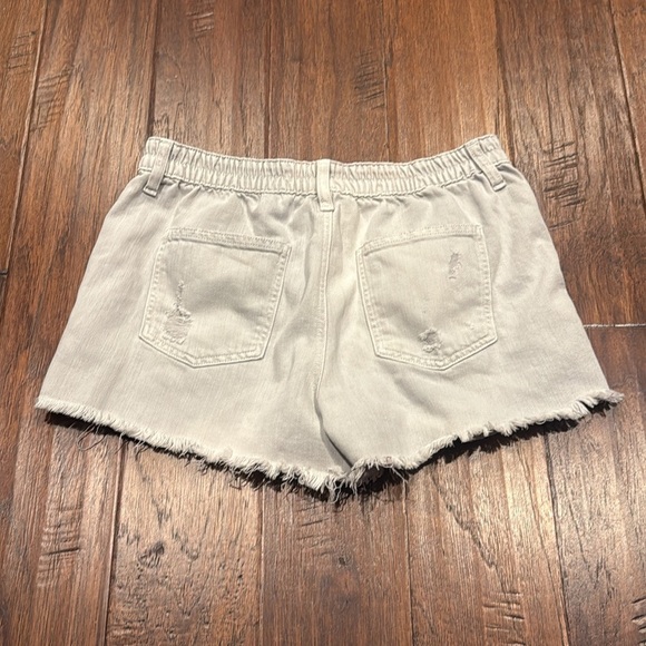 Medium Aerie Light Gray Jean Shorts Distressed High-Waisted - Picture 6 of 8